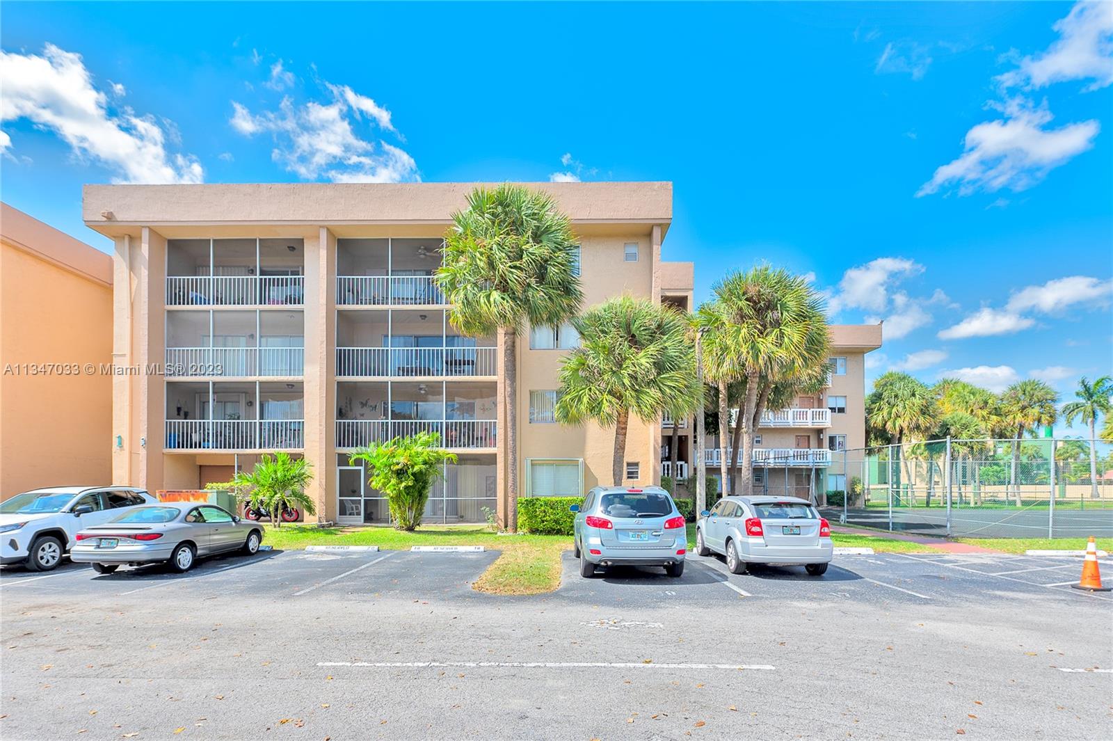 COUNTRY LANE CONDO #1 - Residential