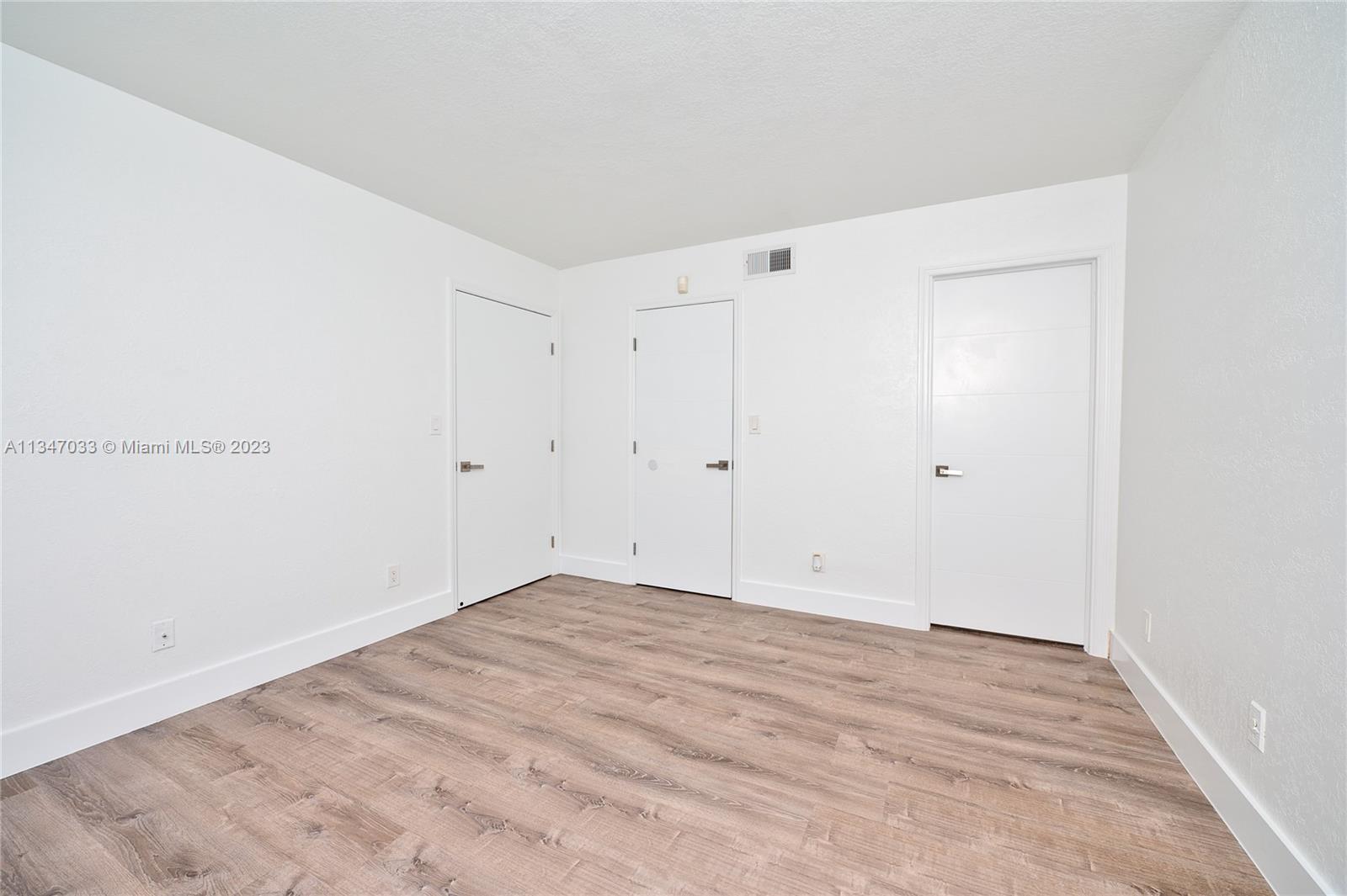 COUNTRY LANE CONDO #1 - Residential