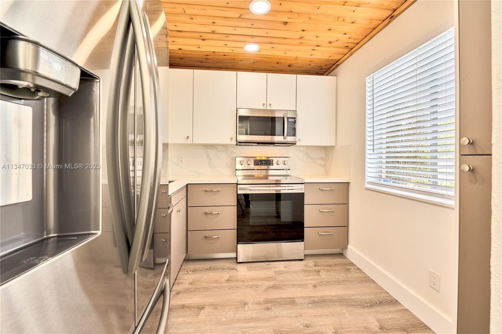 COUNTRY LANE CONDO #1 - Residential