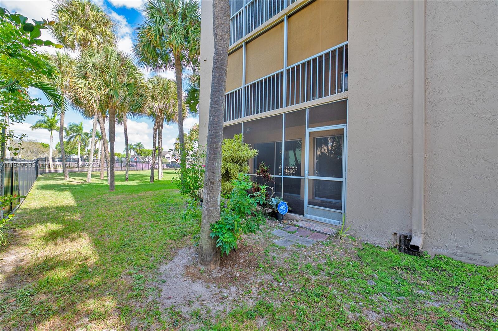 COUNTRY LANE CONDO #1 - Residential