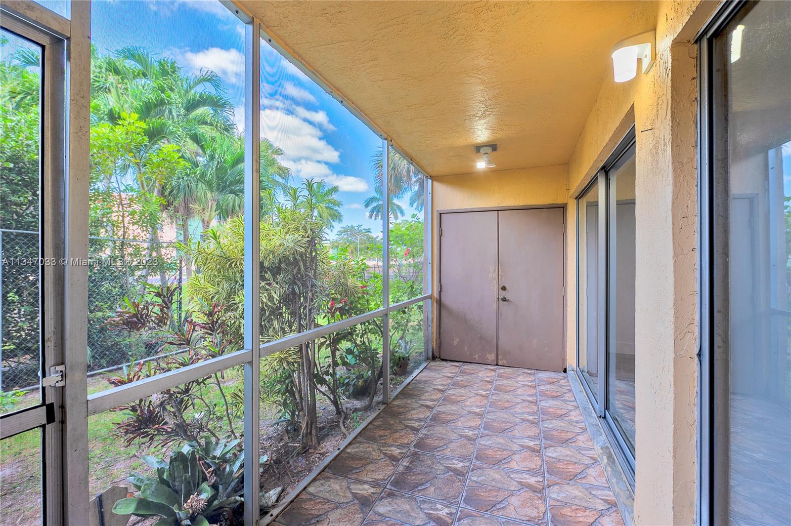 COUNTRY LANE CONDO #1 - Residential