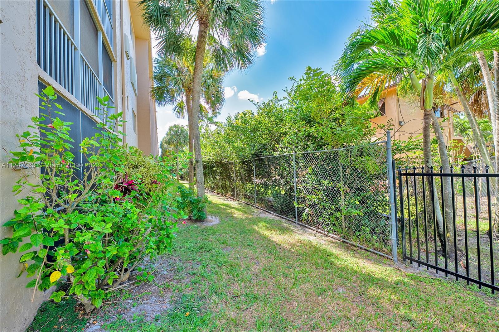 COUNTRY LANE CONDO #1 - Residential