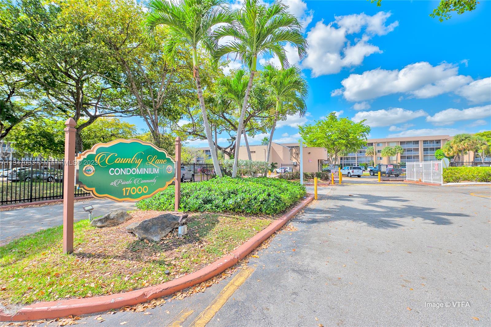 COUNTRY LANE CONDO #1 - Residential