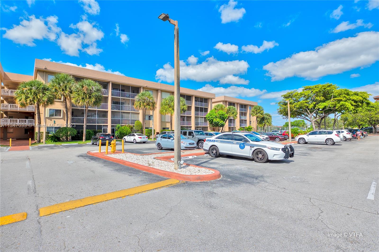 COUNTRY LANE CONDO #1 - Residential