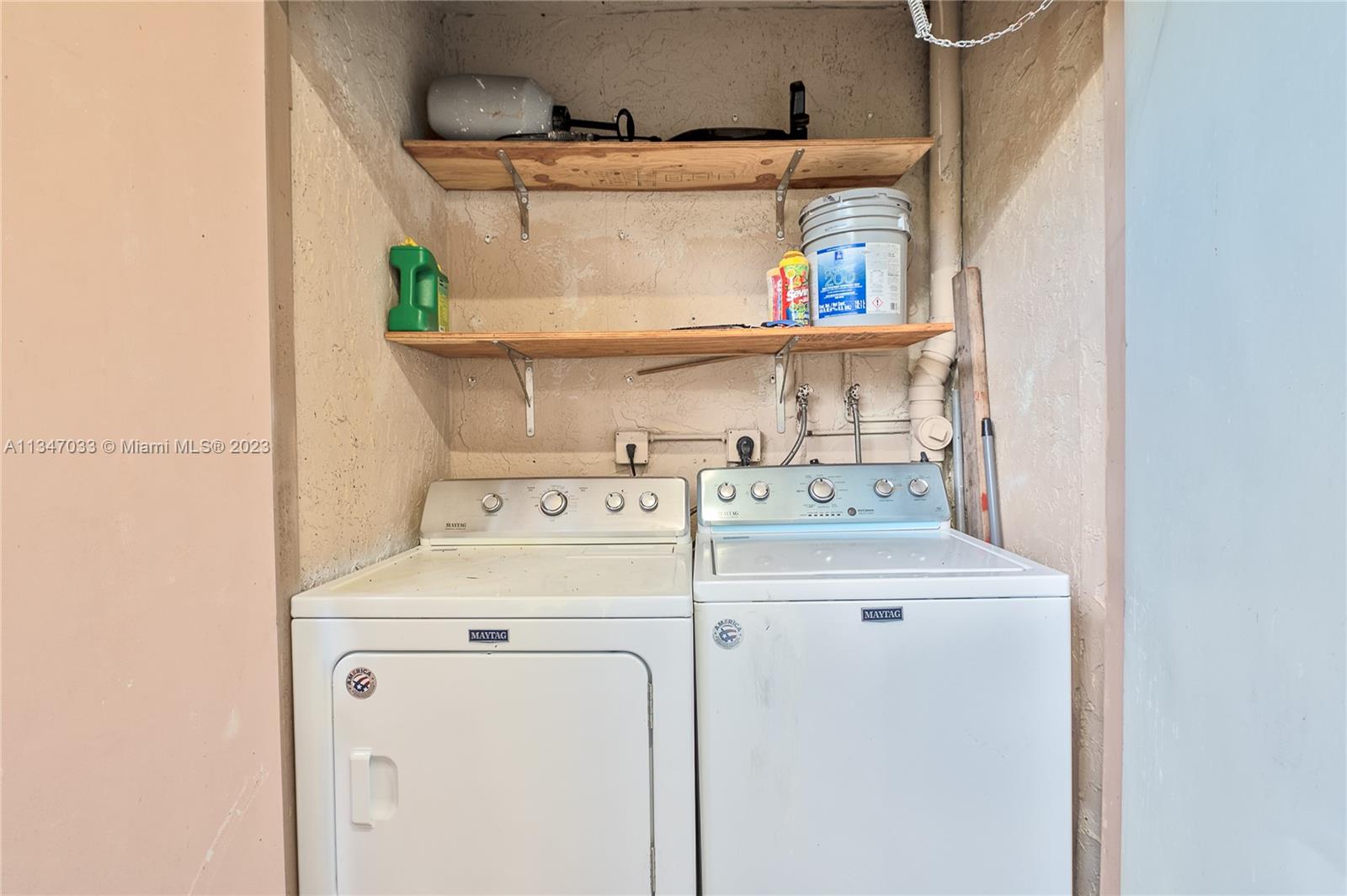 COUNTRY LANE CONDO #1 - Residential