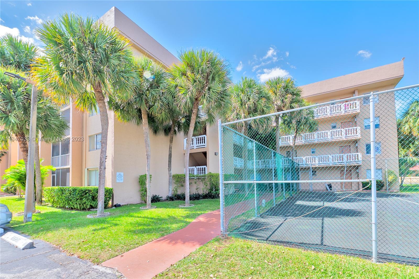 COUNTRY LANE CONDO #1 - Residential