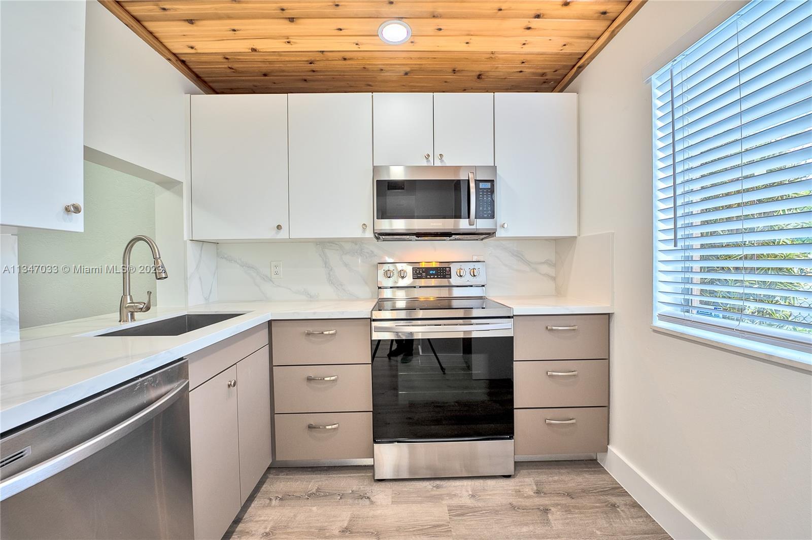 COUNTRY LANE CONDO #1 - Residential