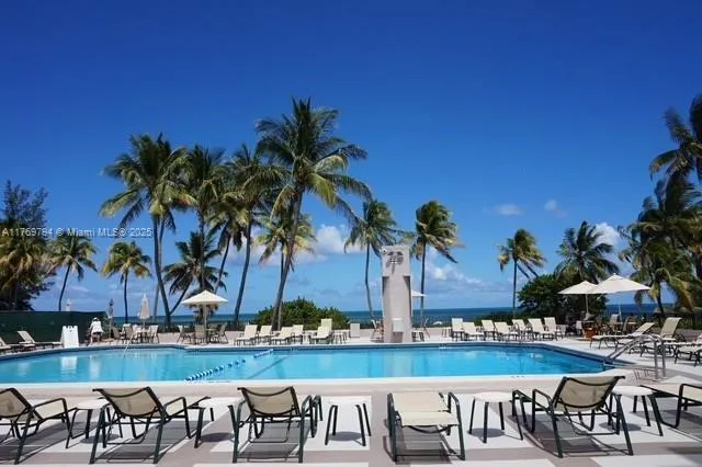 Key Biscayne, Florida 33149, United States, 3 Bedrooms Bedrooms, ,2 BathroomsBathrooms,Residential,Active,94904