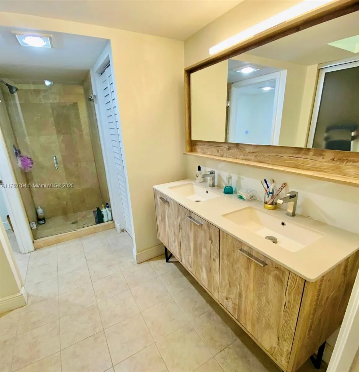 Key Biscayne, Florida 33149, United States, 3 Bedrooms Bedrooms, ,2 BathroomsBathrooms,Residential,Active,94904