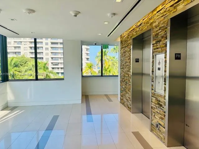 Key Biscayne, Florida 33149, United States, 3 Bedrooms Bedrooms, ,2 BathroomsBathrooms,Residential,Active,94904