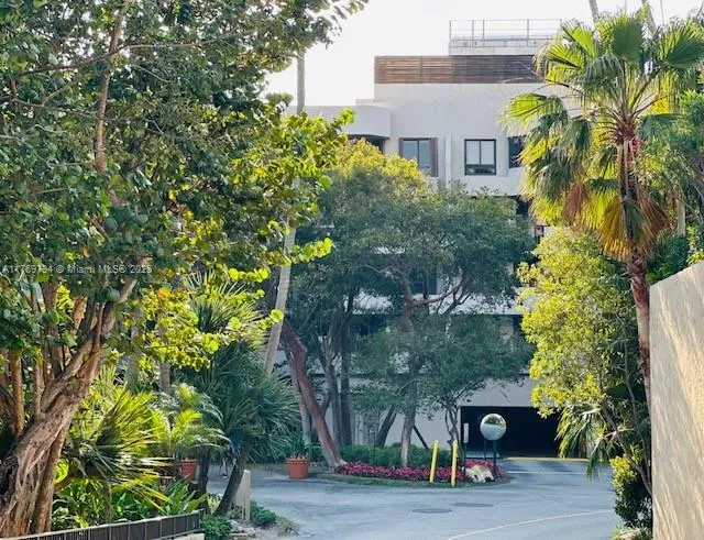 Key Biscayne, Florida 33149, United States, 3 Bedrooms Bedrooms, ,2 BathroomsBathrooms,Residential,Active,94904