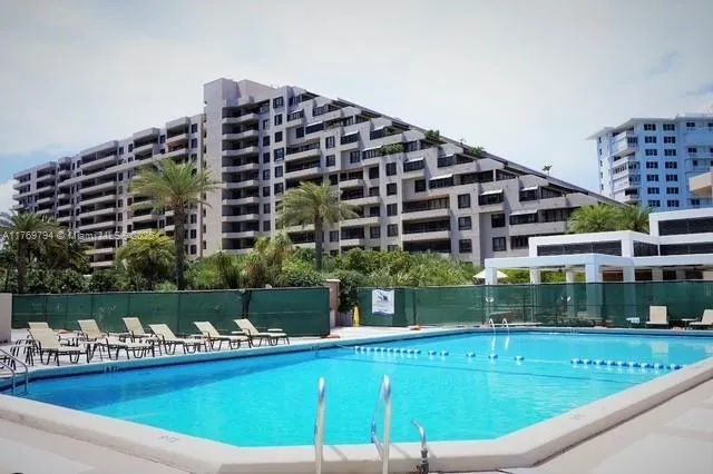 Key Biscayne, Florida 33149, United States, 3 Bedrooms Bedrooms, ,2 BathroomsBathrooms,Residential,Active,94904