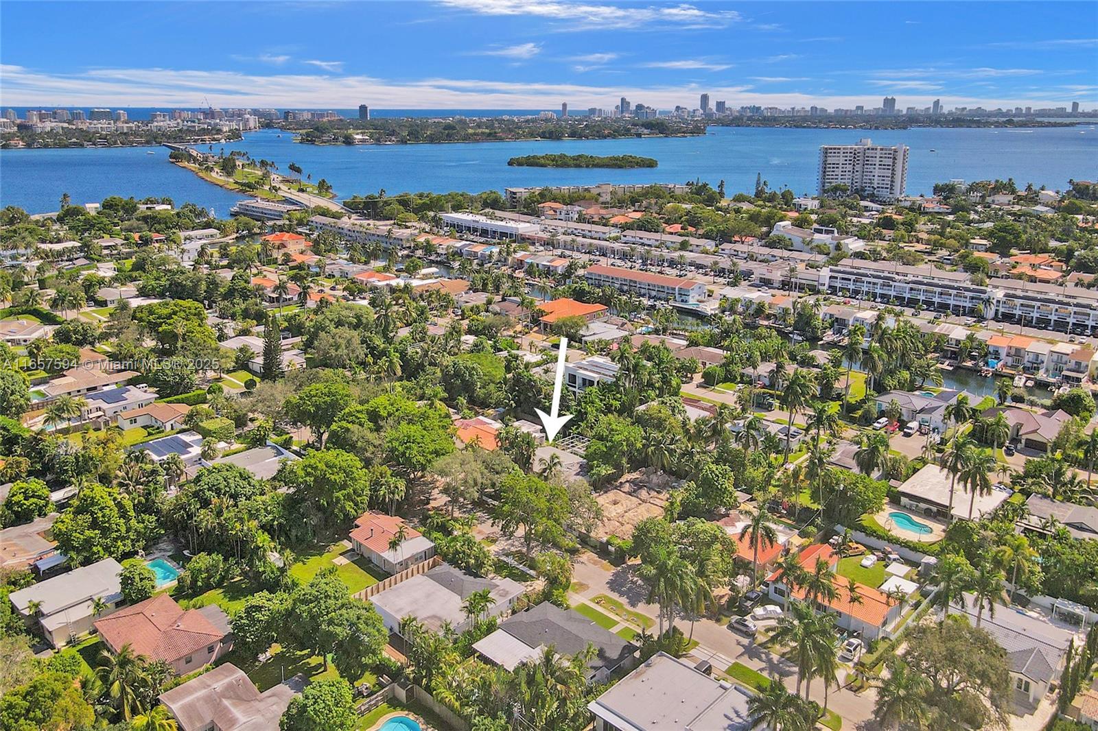 2070 Alamanda Dr