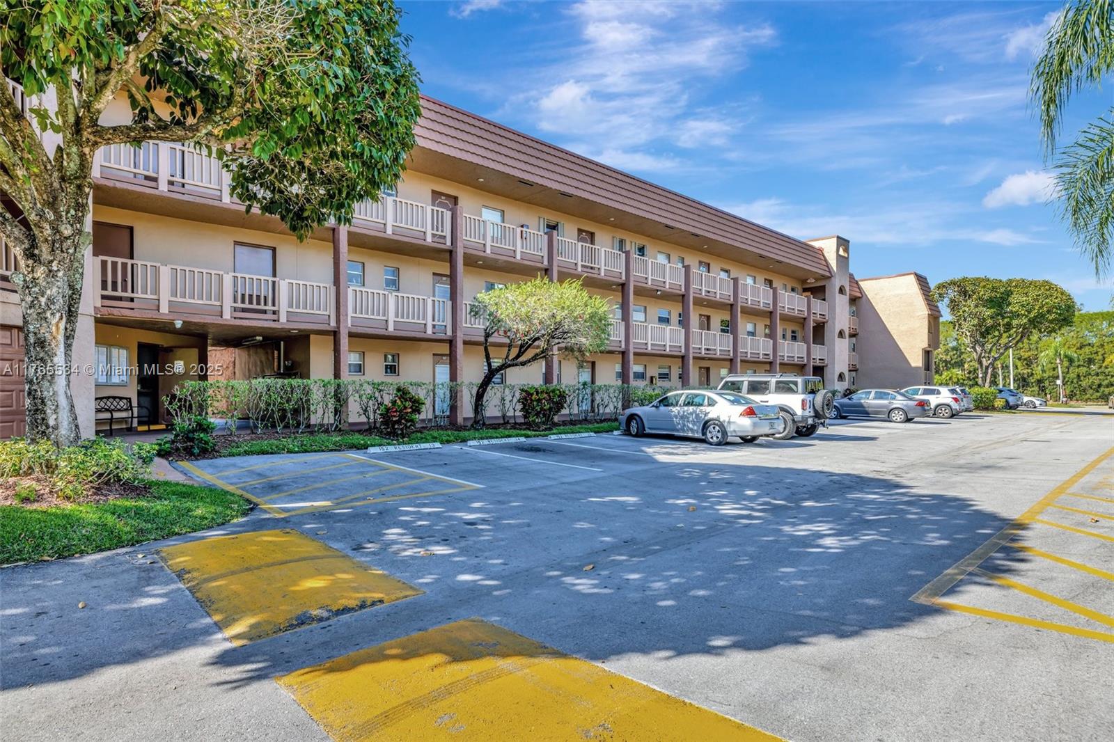 SUNRISE LAKES 152 CONDO - Residential