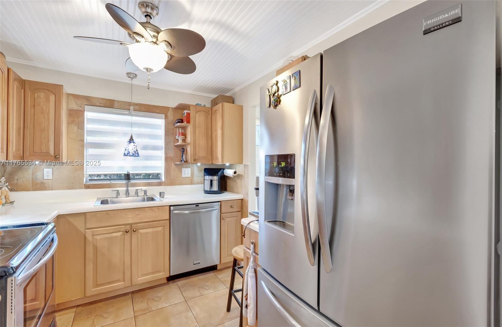 SUNRISE LAKES 152 CONDO - Residential