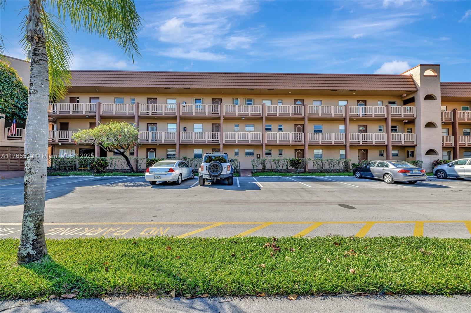 SUNRISE LAKES 152 CONDO - Residential