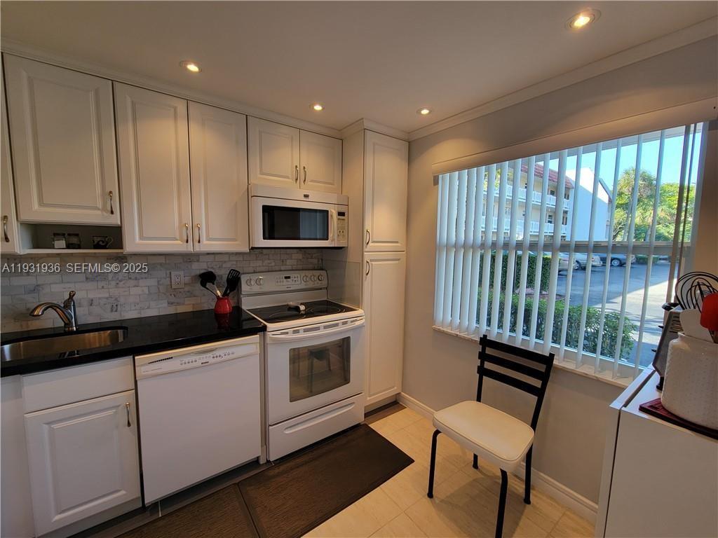 LAS VISTAS P-R IN INVERRA - Residential Lease