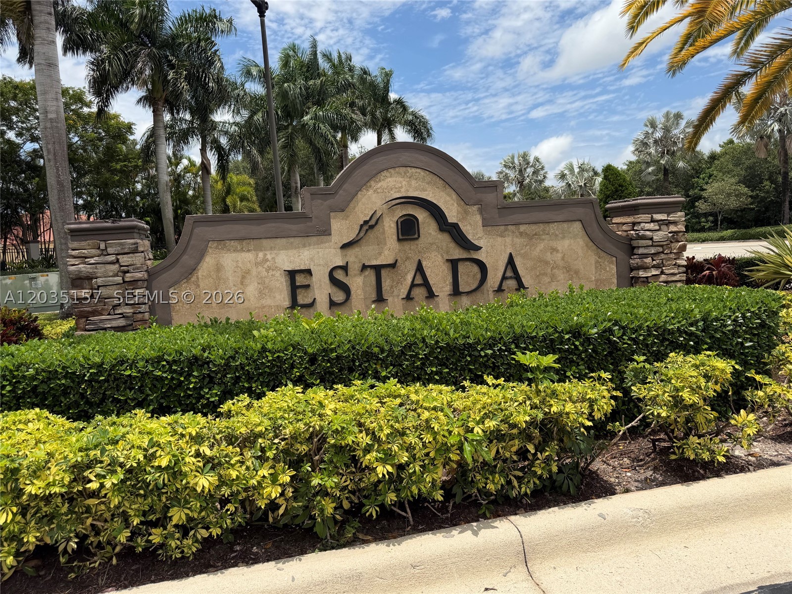 8711 NW 41st St