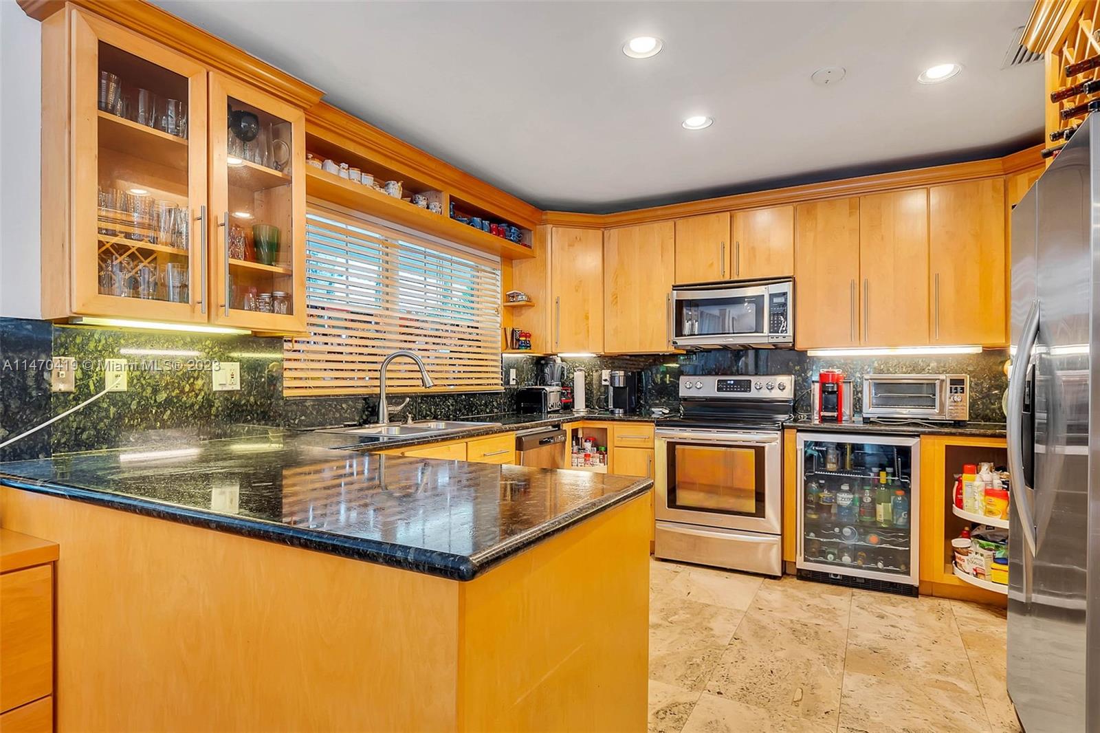 North Miami, Florida 33181, United States, 4 Bedrooms Bedrooms, ,4 BathroomsBathrooms,Residential,Active,69426