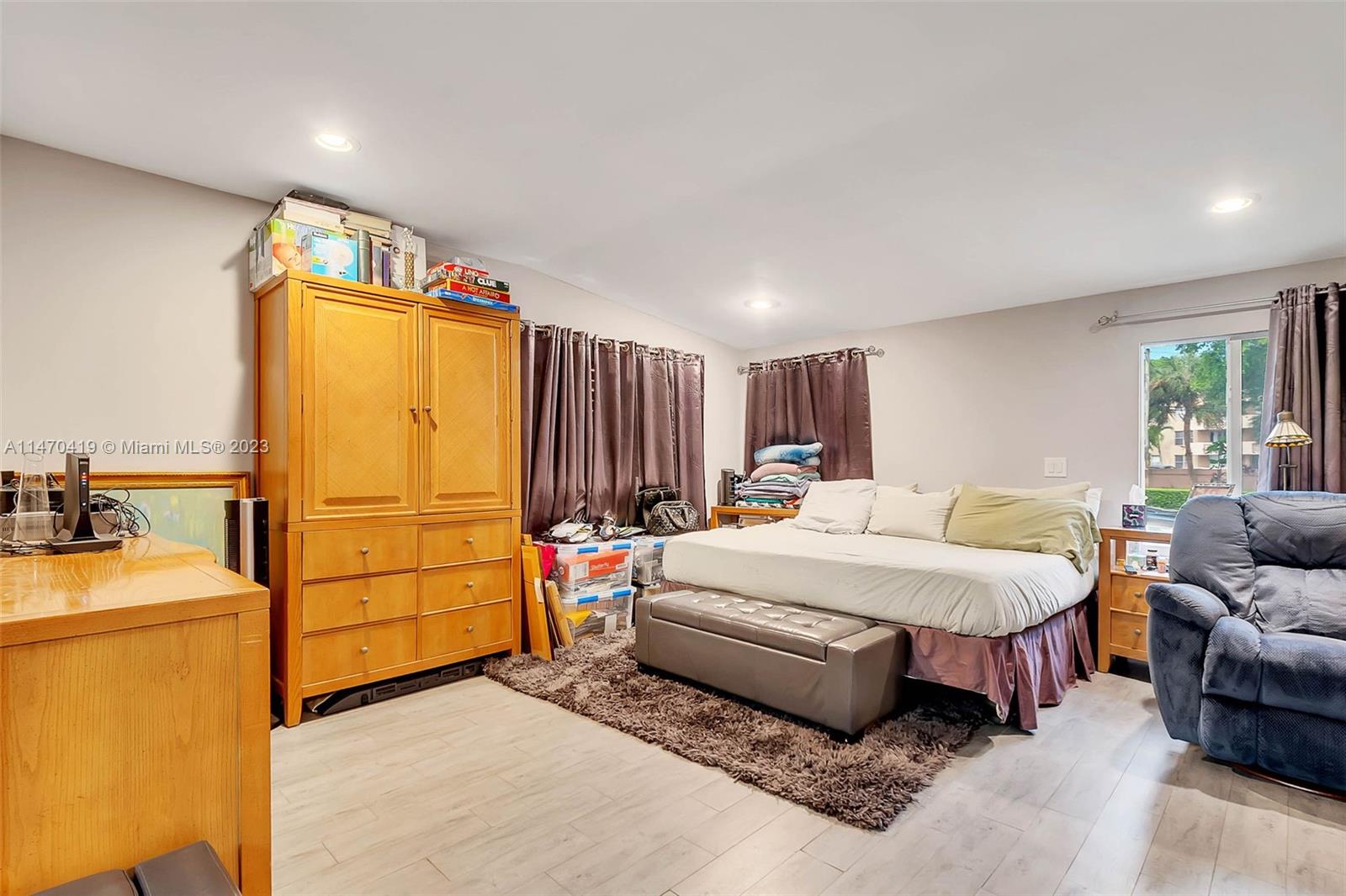 North Miami, Florida 33181, United States, 4 Bedrooms Bedrooms, ,4 BathroomsBathrooms,Residential,Active,69426