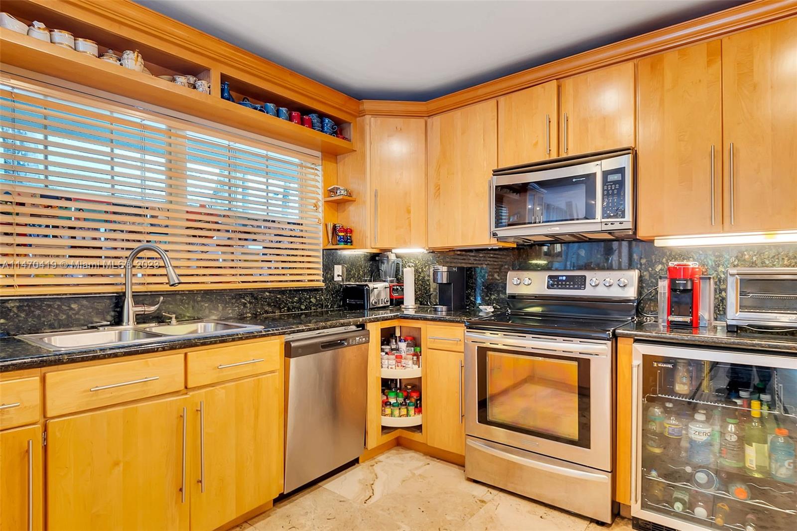 North Miami, Florida 33181, United States, 4 Bedrooms Bedrooms, ,4 BathroomsBathrooms,Residential,Active,69426