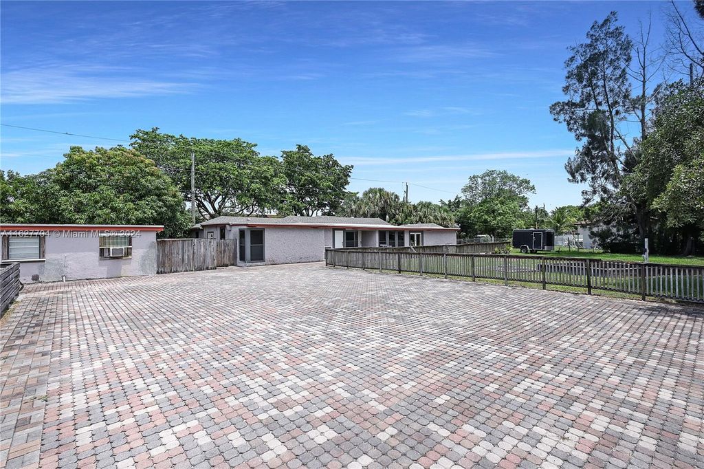 Photo of 650 Mercury St, West Palm Beach, FL 33406 (MLS # A11627794)