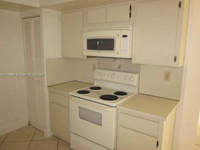 8853 SW 112 PL