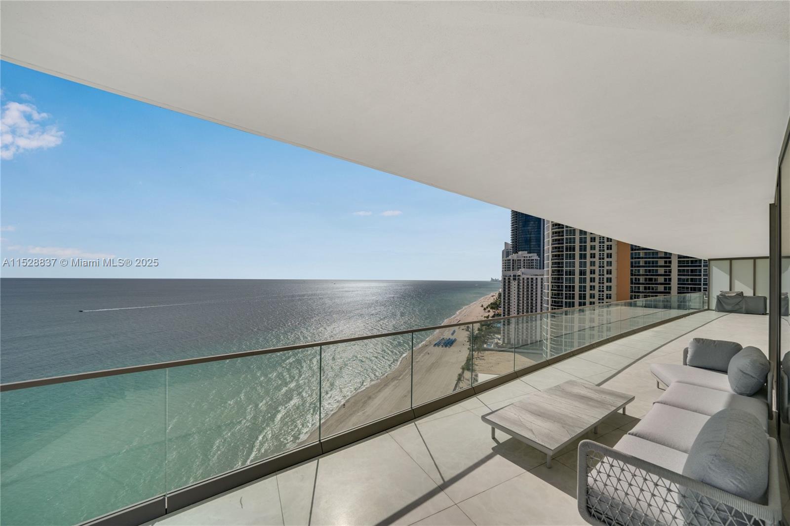 18975 Collins Ave 2000