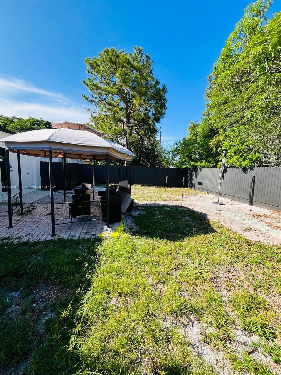 872 NW 16th Ter