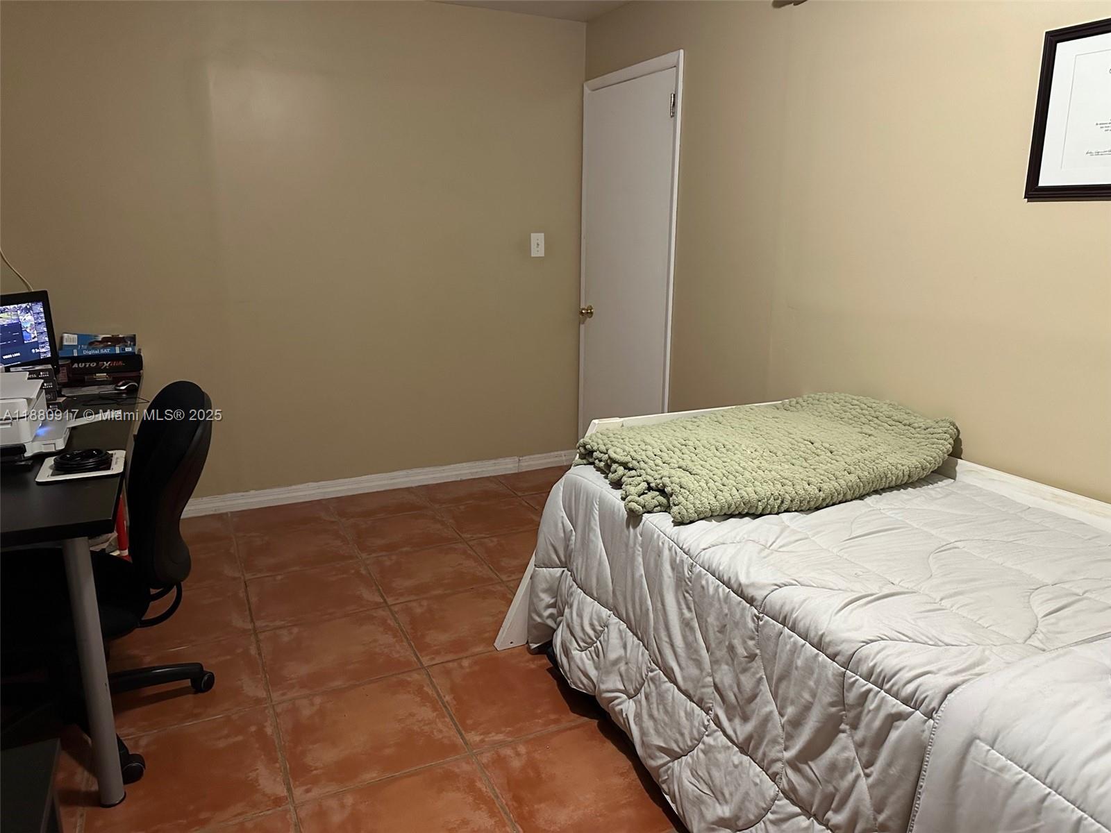 Silver Palm East Neighbor - Residential