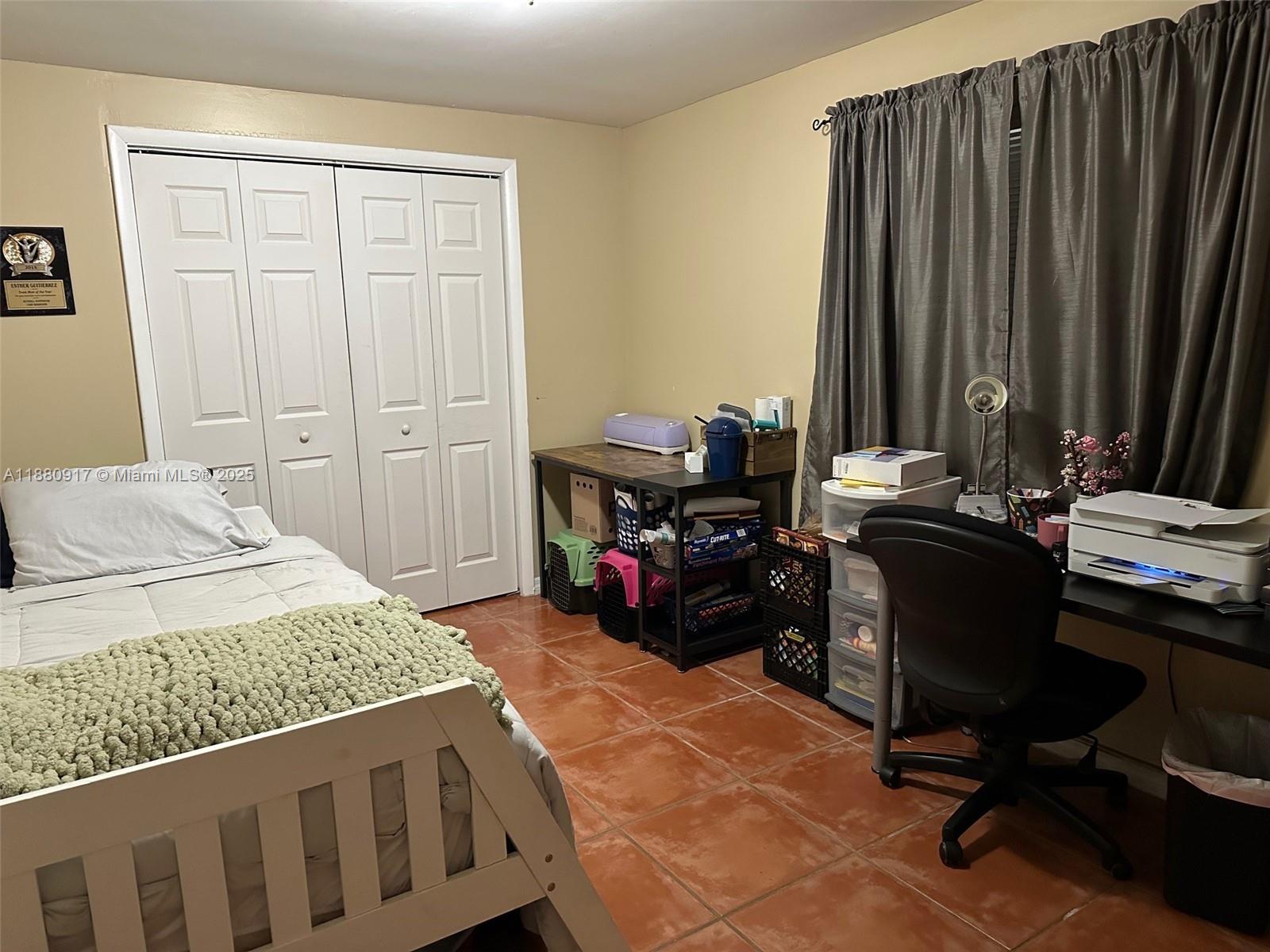 Silver Palm East Neighbor - Residential