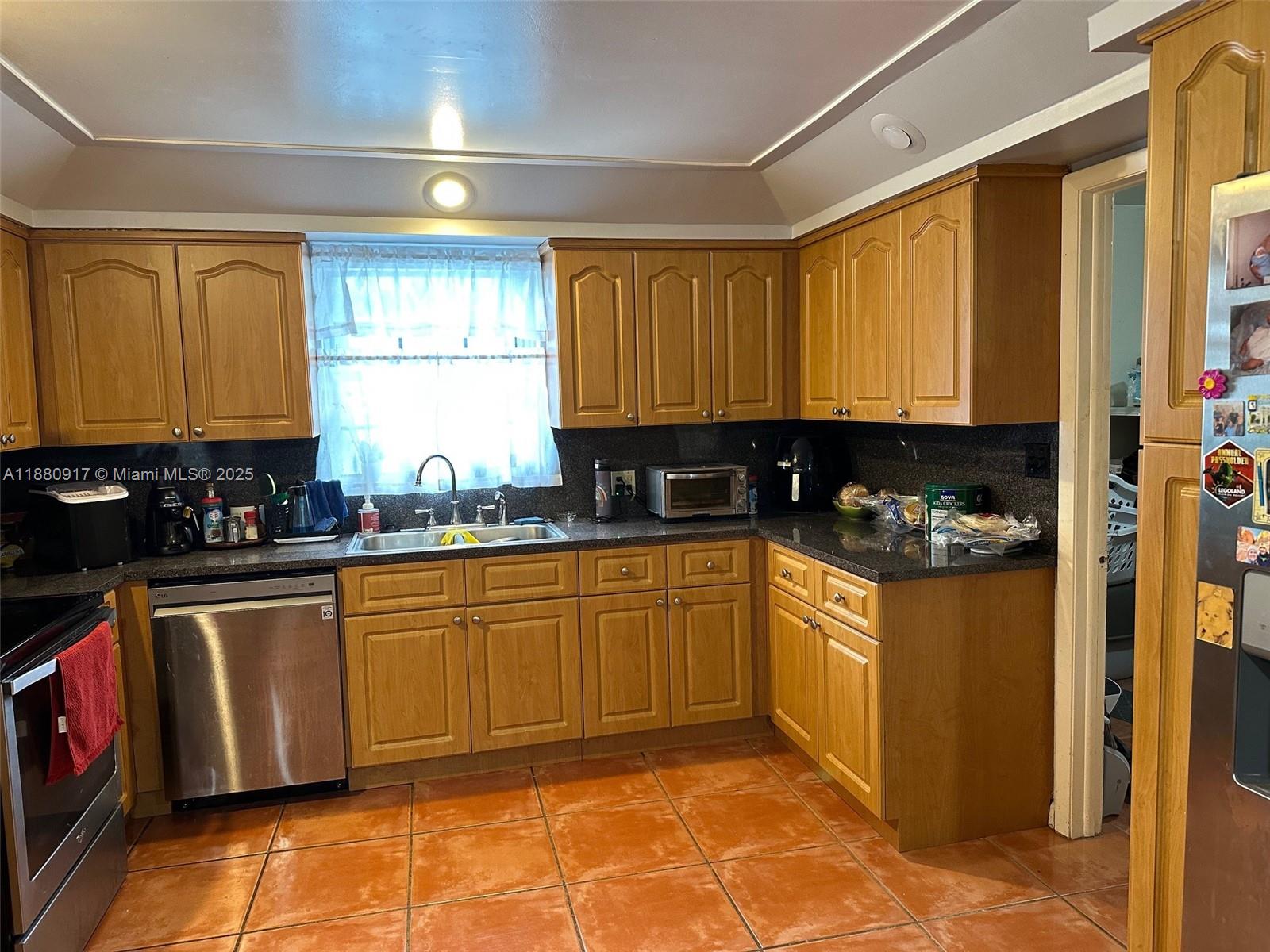 Silver Palm East Neighbor - Residential