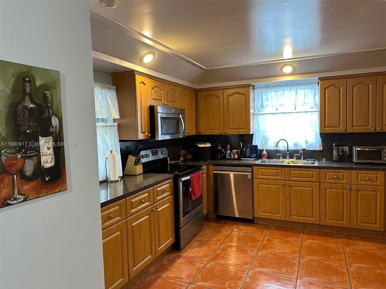 Silver Palm East Neighbor - Residential