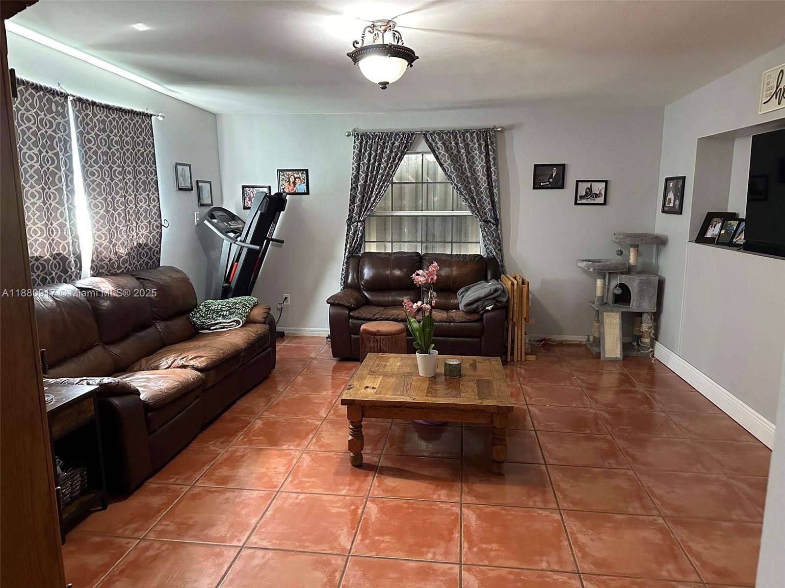 Silver Palm East Neighbor - Residential