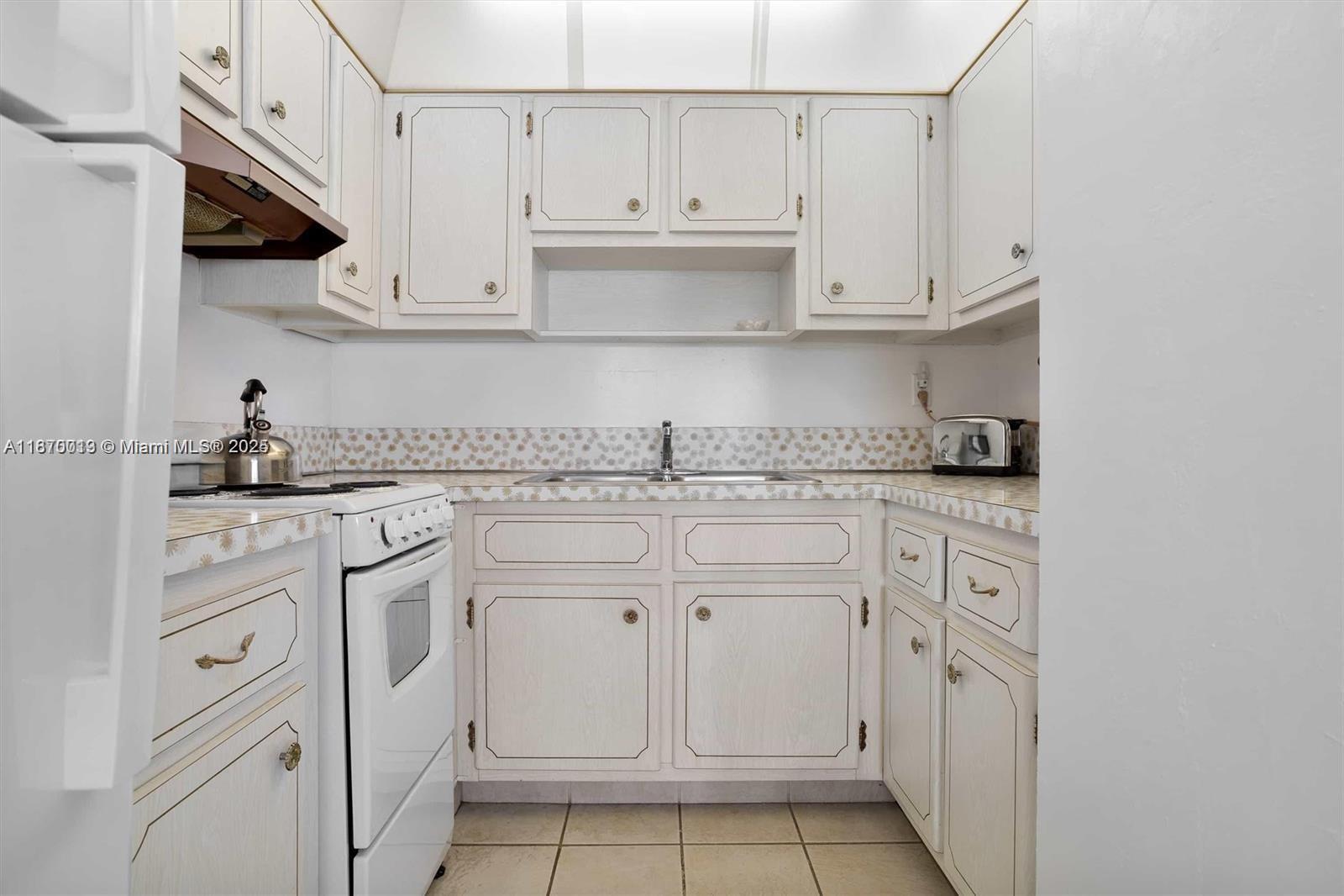 RONOLA APTS CONDO - Residential Lease