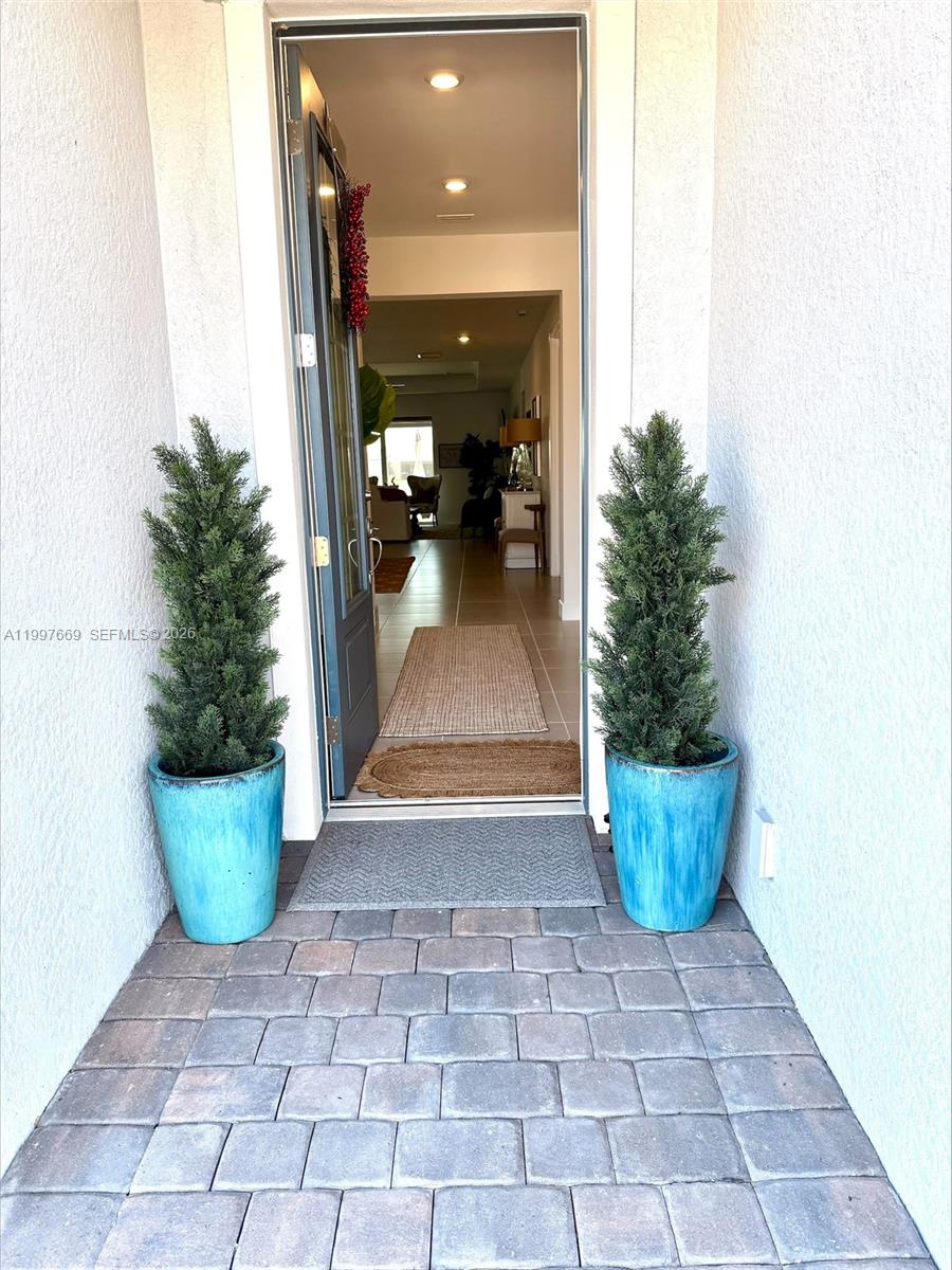 NORTHRIDGE - Residential