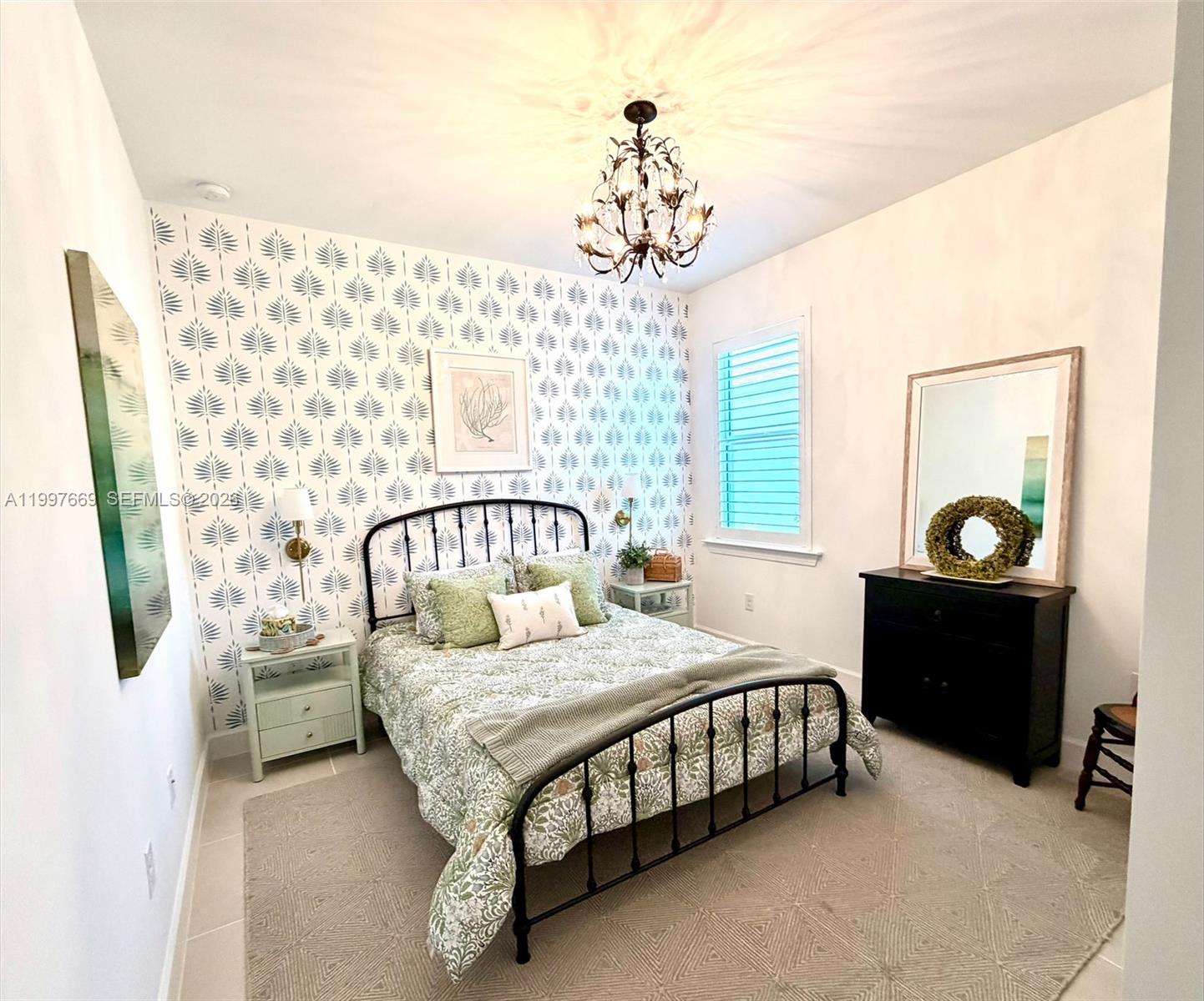 NORTHRIDGE - Residential