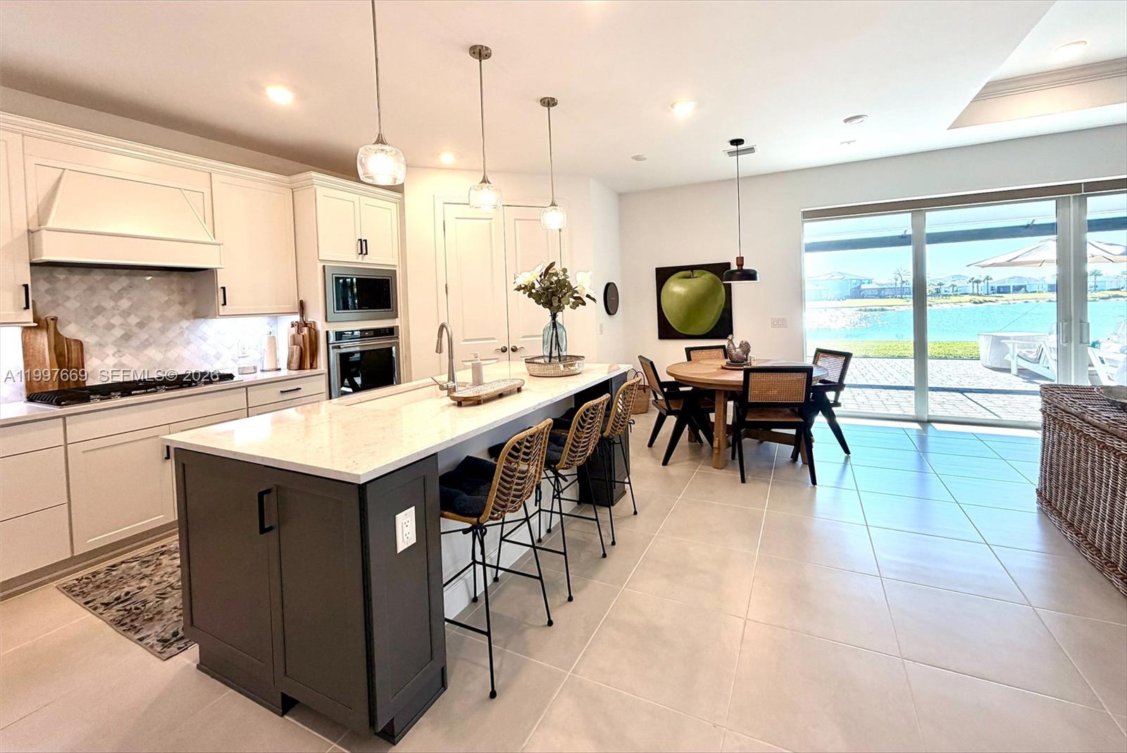 NORTHRIDGE - Residential