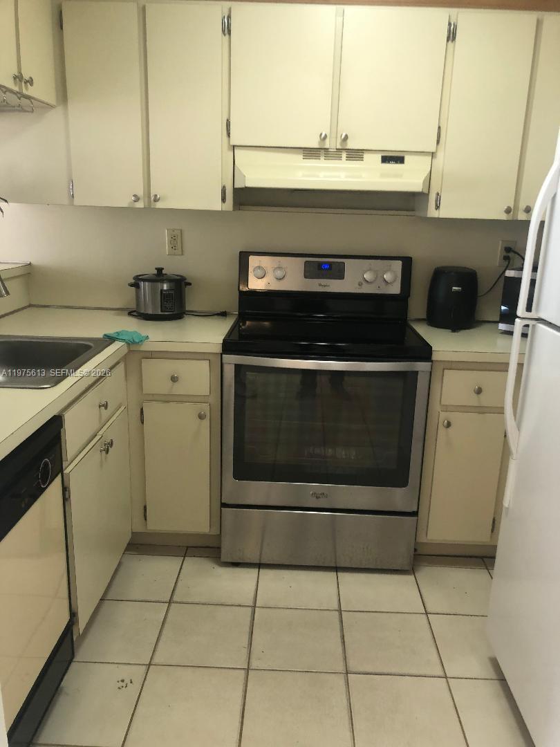 REPLAT OF MILLER DREAMS S - Residential Lease