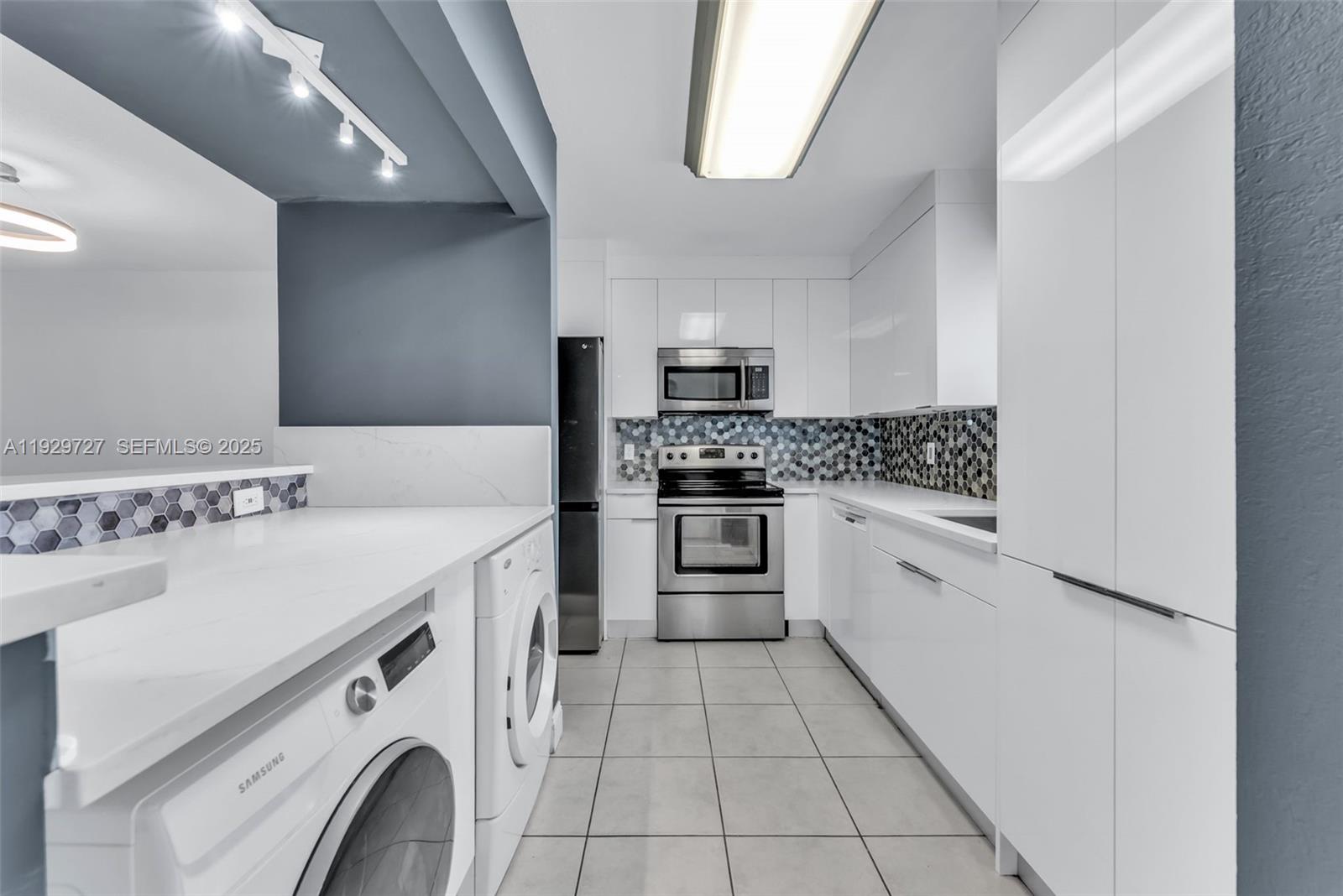 PALM-AIRE VILLAGE SECTION - Residential Lease