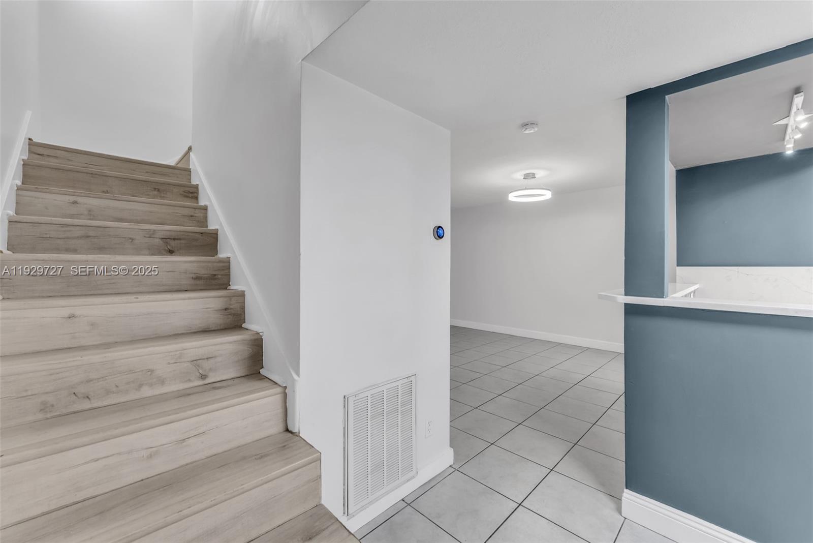 PALM-AIRE VILLAGE SECTION - Residential Lease