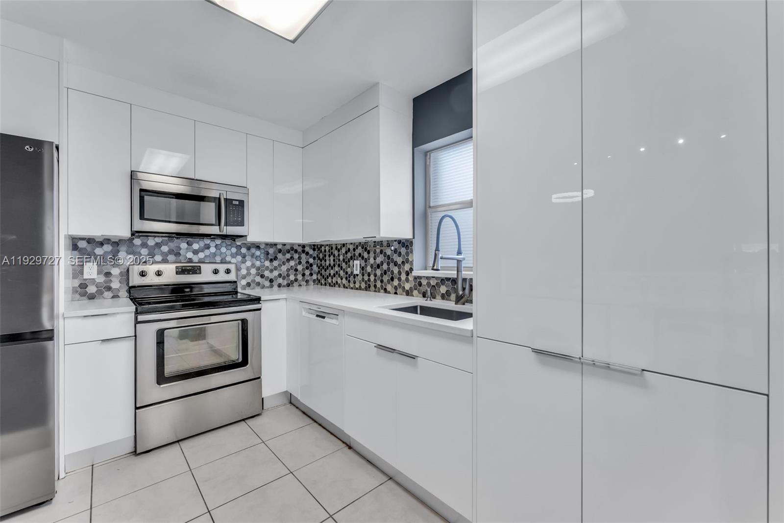 PALM-AIRE VILLAGE SECTION - Residential Lease