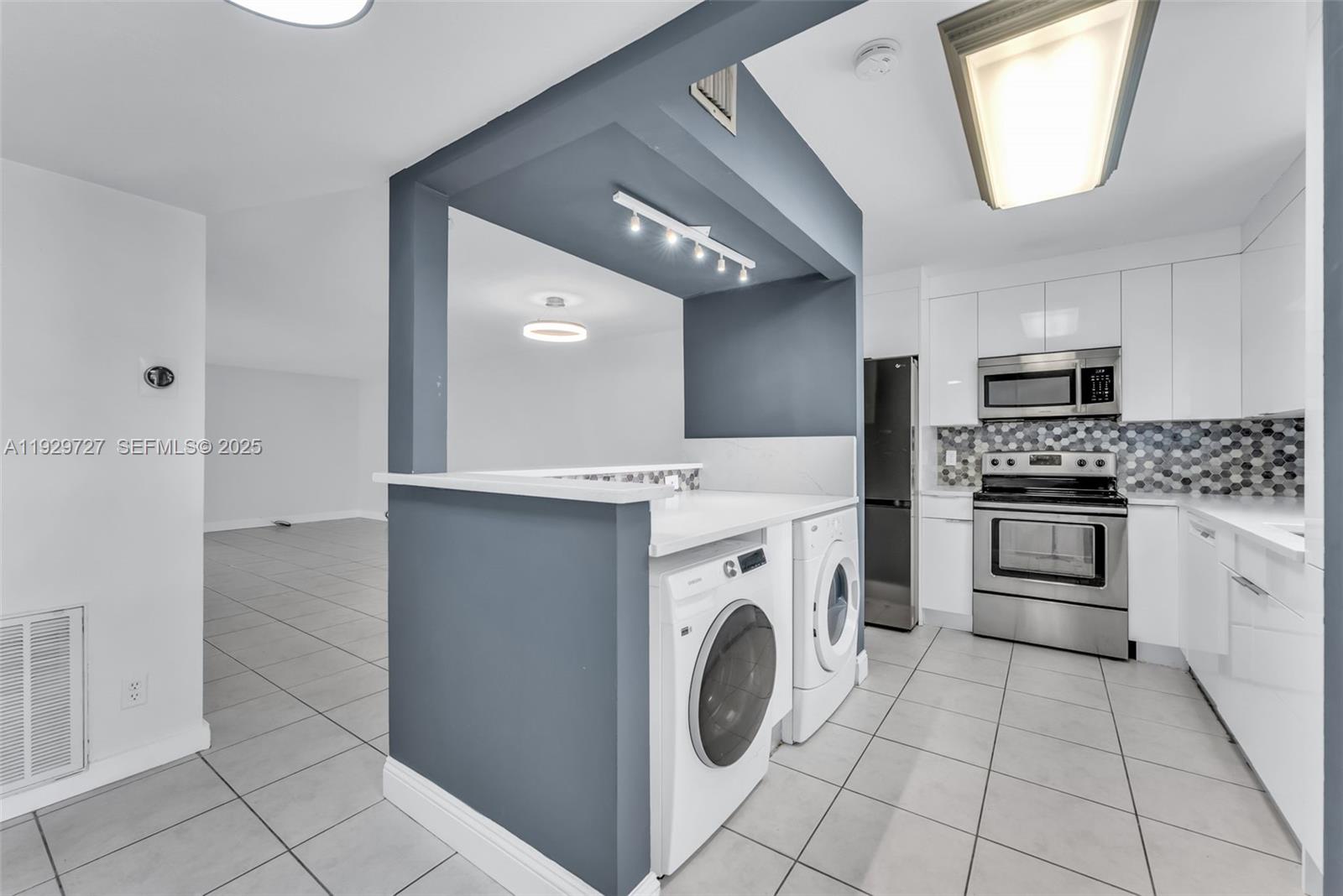 PALM-AIRE VILLAGE SECTION - Residential Lease