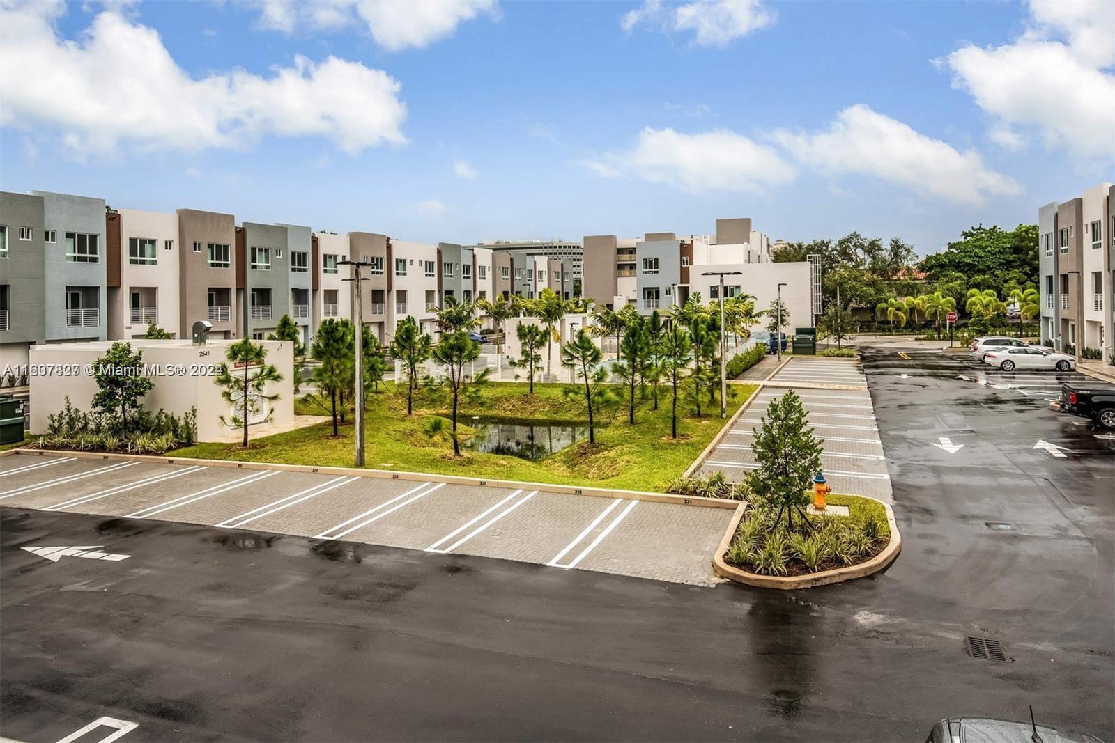 CORNNER UNIT . VERY BRIGHT UNIT WITH LOTS OF CLOSET WITH MODERN FURNITURE. VERY NICE QUARTZ KITCHEN GATED COMMUNITY , SWIMMING POOL AND BARBECUE . PETS ARE WELCOME!!WASHER AND DRYER IN UNIT