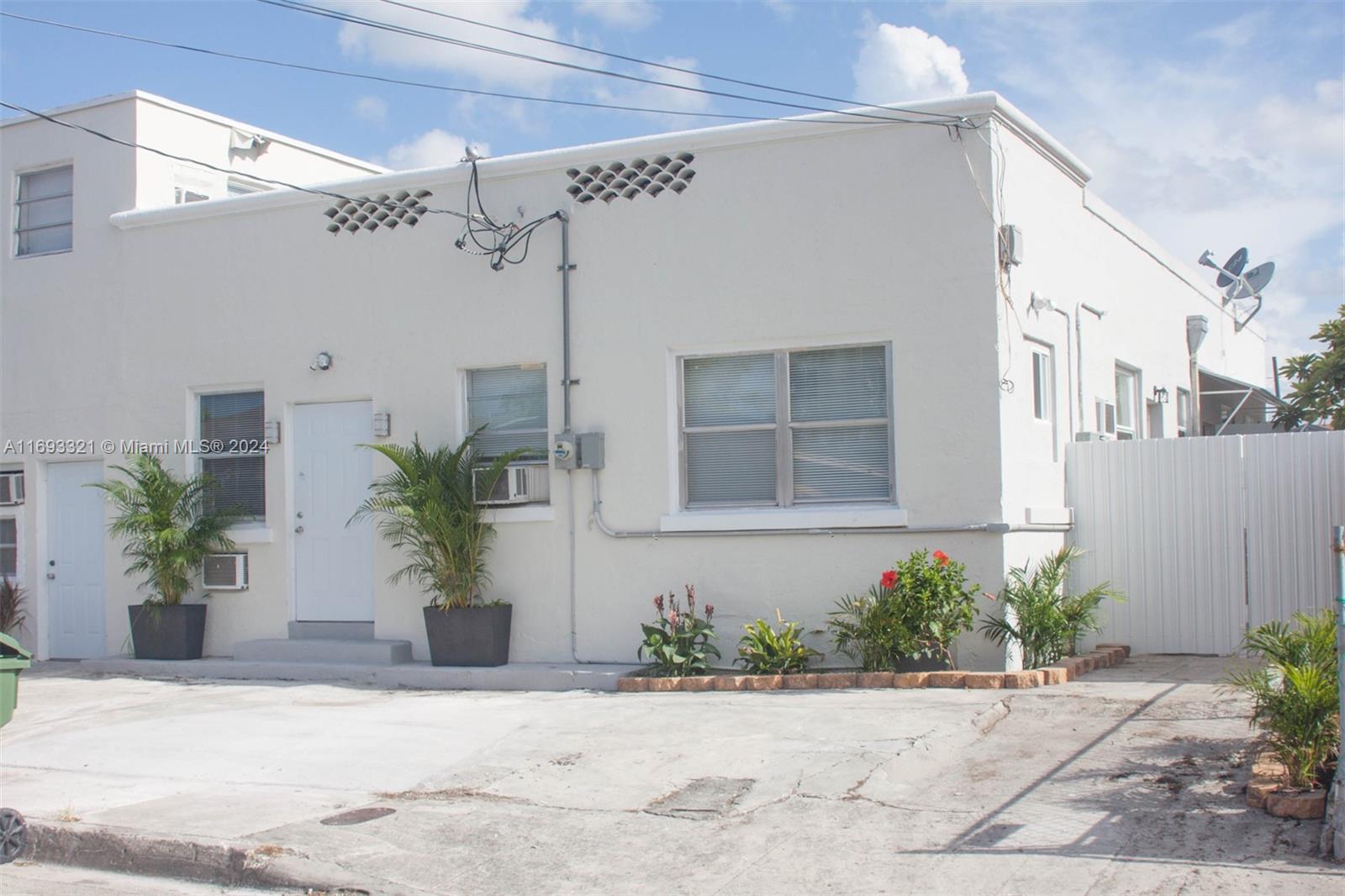 1827 Nw Flagler Ter Ter R1, Miami, Broward County, Florida - 1 Bedrooms  
1 Bathrooms - 