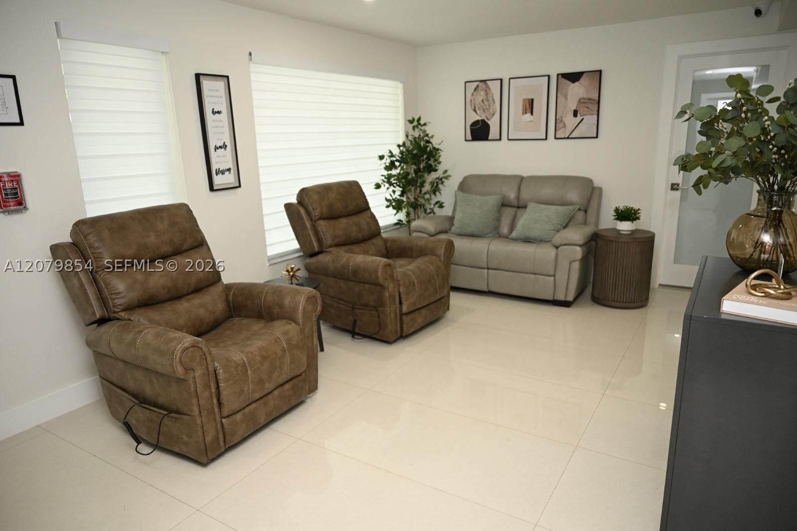 850 W 51st Pl
