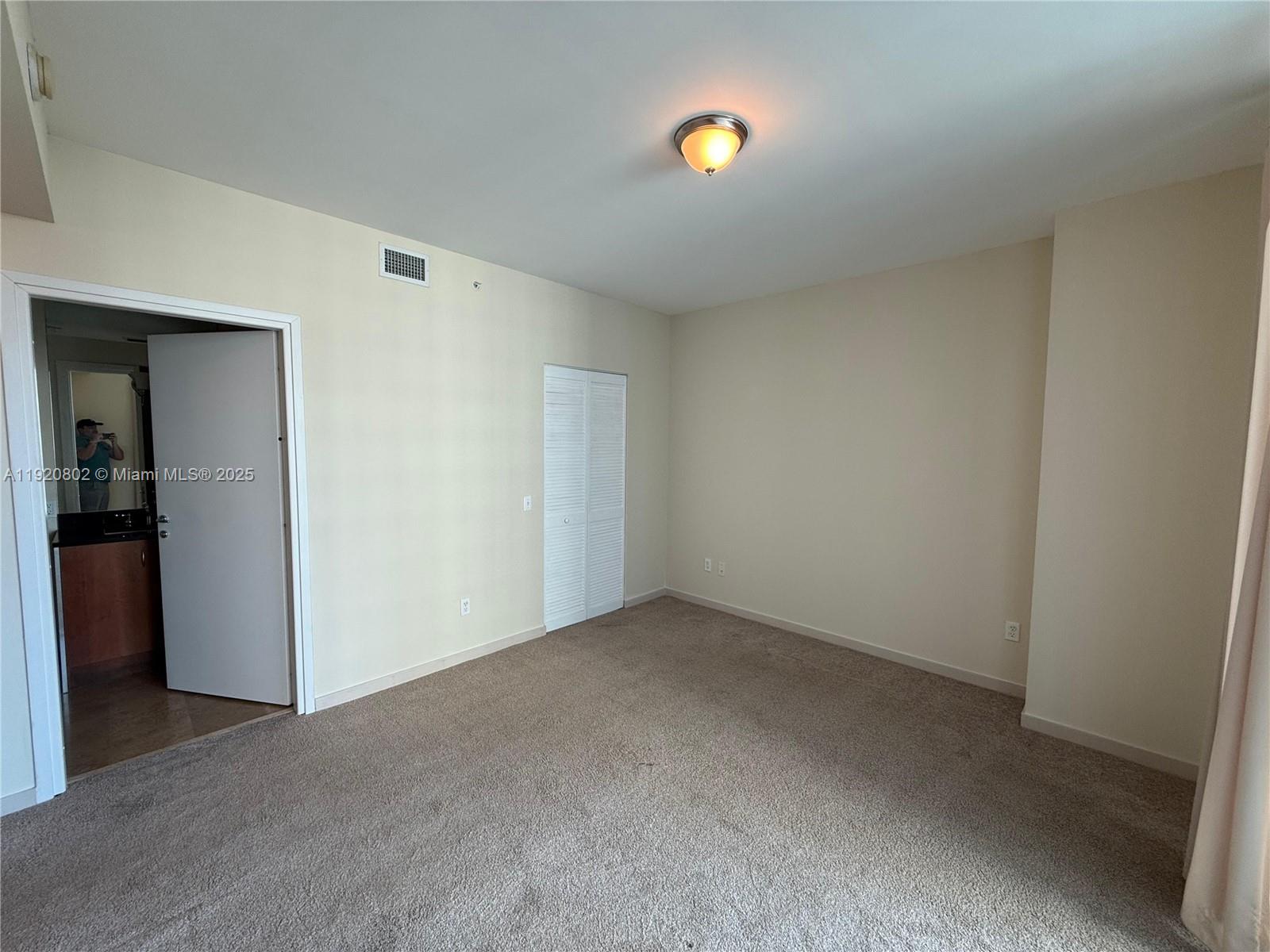 MET 1 CONDO - Residential Lease