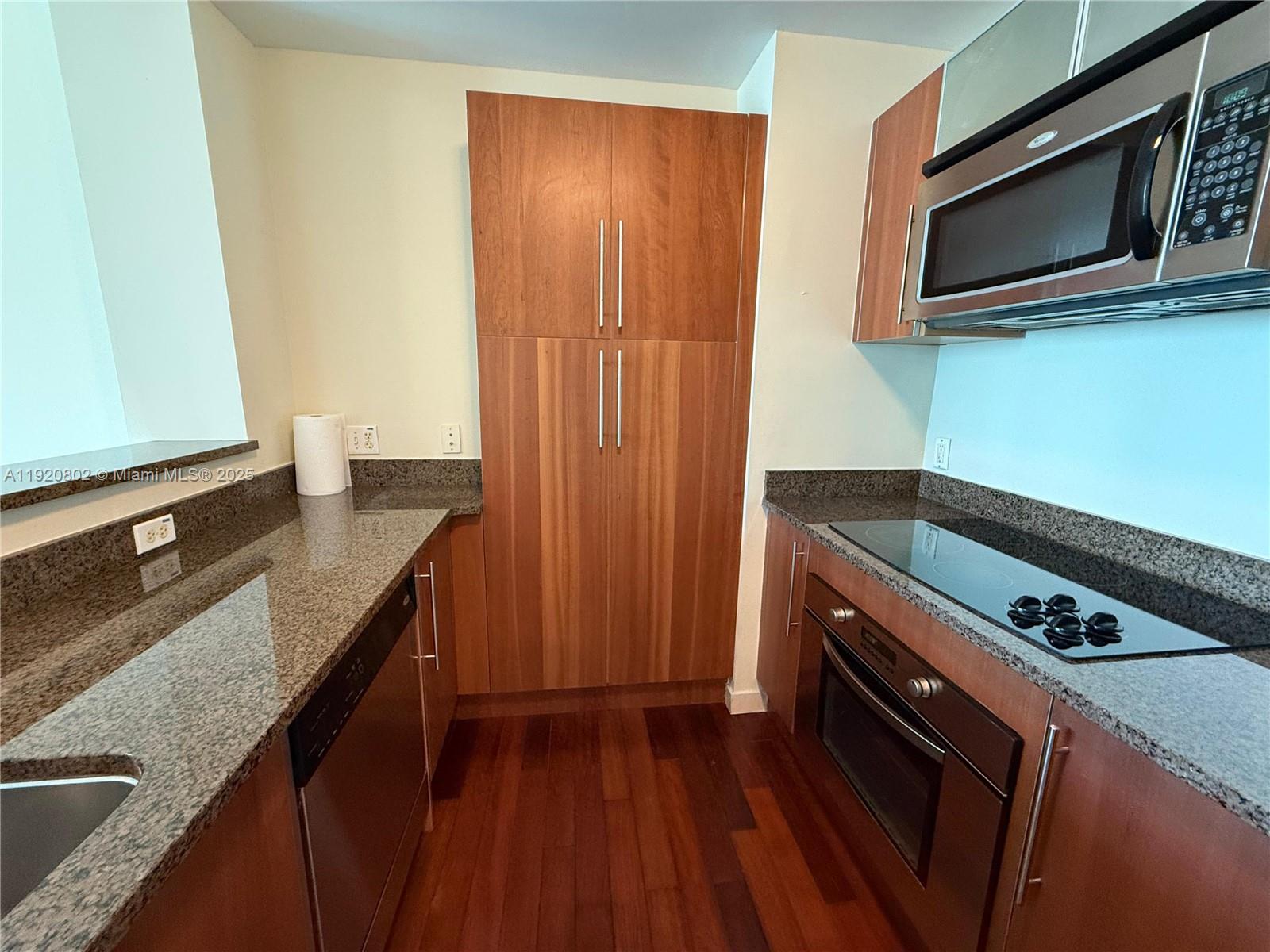 MET 1 CONDO - Residential Lease