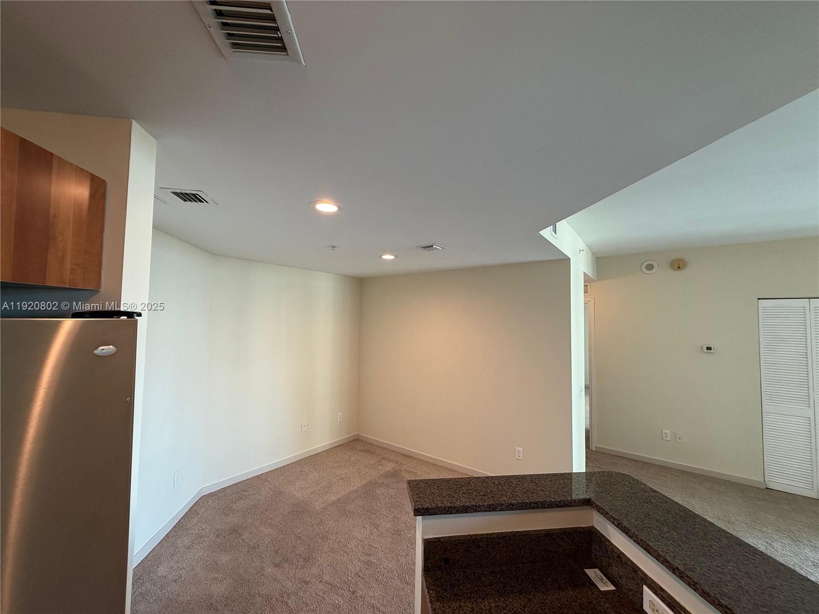 MET 1 CONDO - Residential Lease