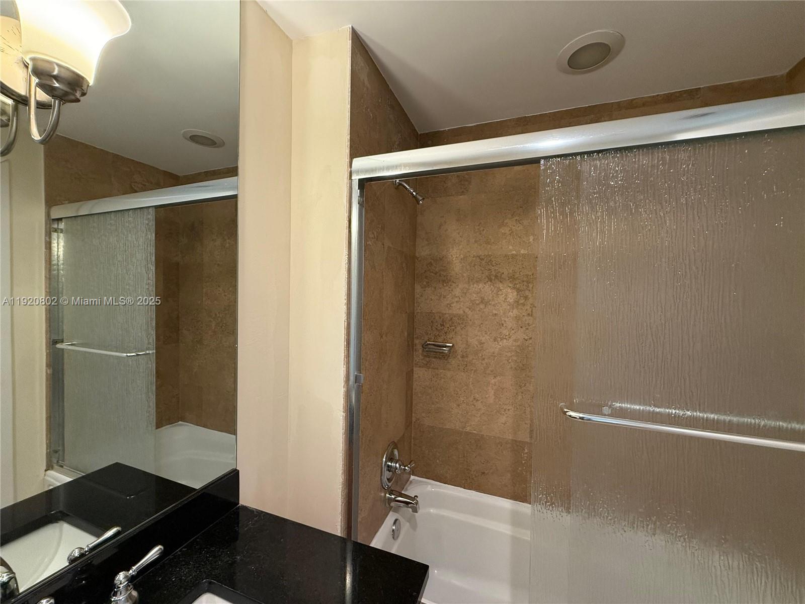 MET 1 CONDO - Residential Lease